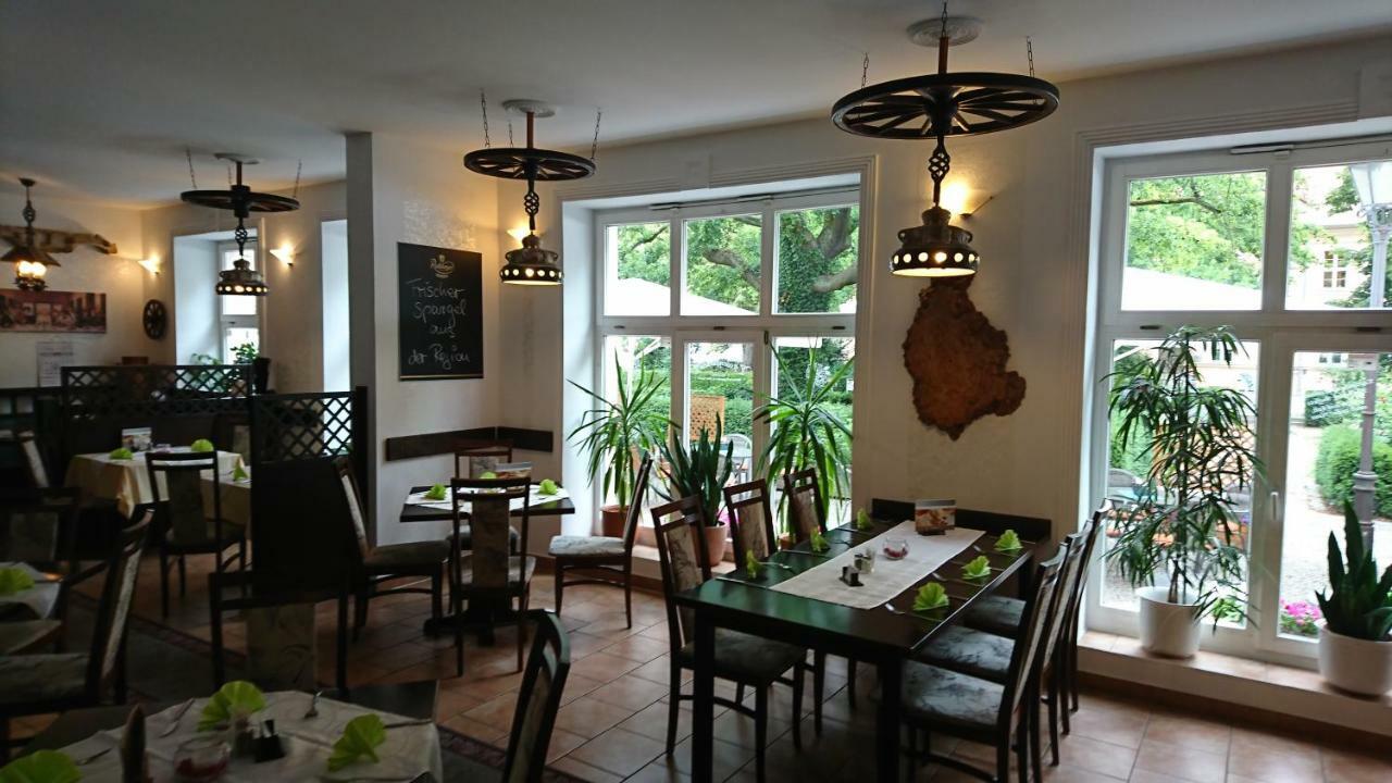 Restaurant Rosengarten นอยรุพพิน ภายนอก รูปภาพ