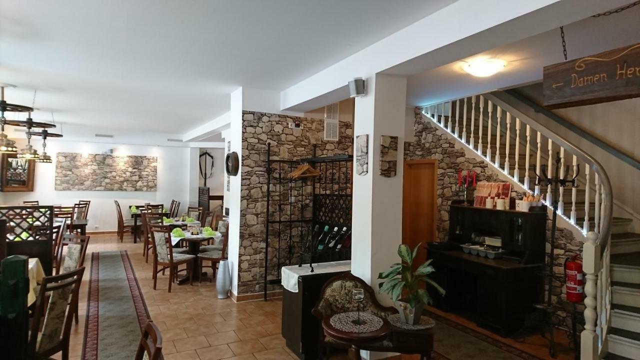 Restaurant Rosengarten นอยรุพพิน ภายนอก รูปภาพ